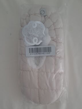 Women's Fuzzy Babba Slippers Size 7-9.5 Cream New With Tags